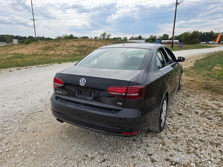 #25322-•-2017-volkswagen-jetta-passenger-car-image-12