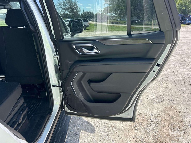 2023-chevrolet-tahoe-image-21