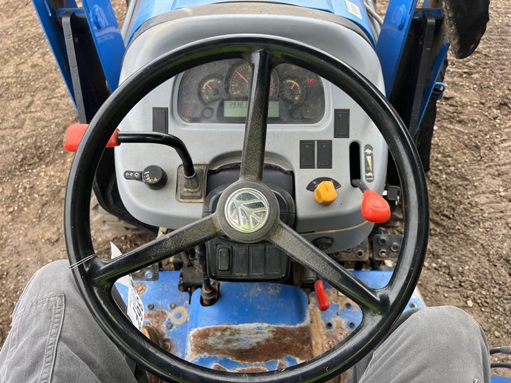 2015-new-holland-workmaster-37-image-22