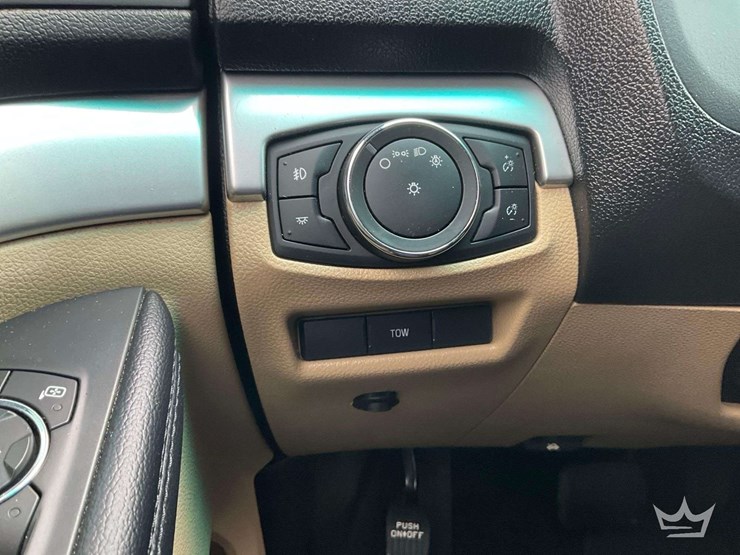 2017-ford-explorer-image-15
