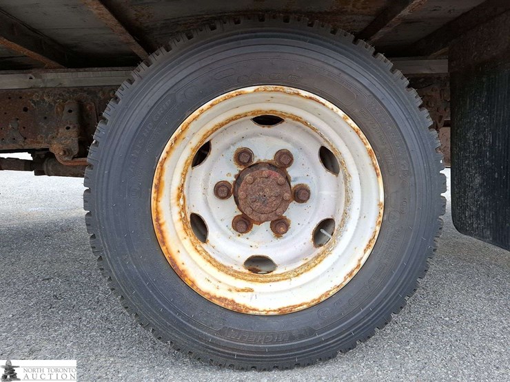 2014-isuzu-nqr-image-17