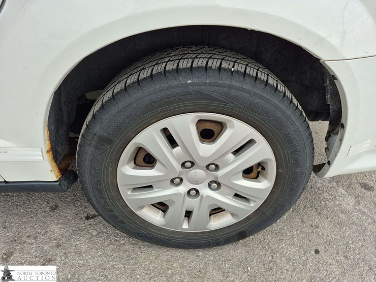 2014-dodge-grand-caravan-sxt-image-21
