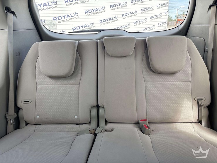 2016-kia-sedona-image-18