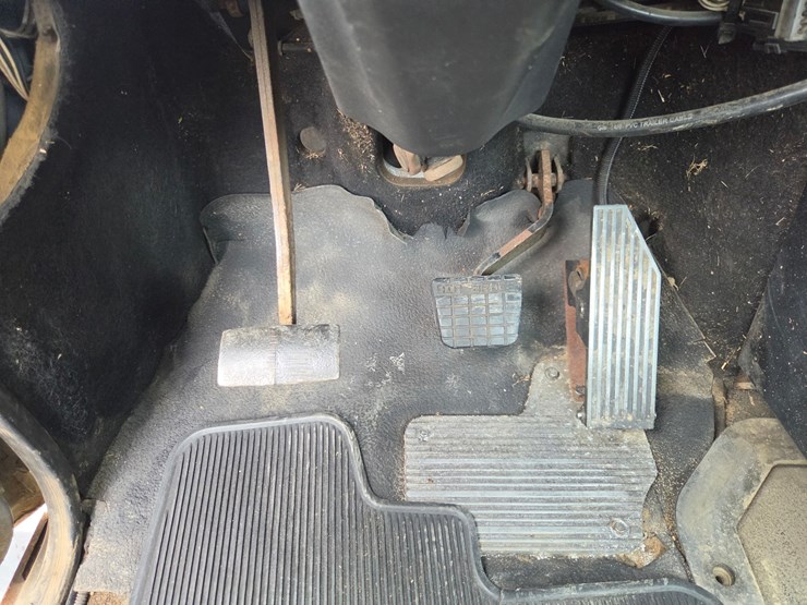2000-mack-ch613-image-46