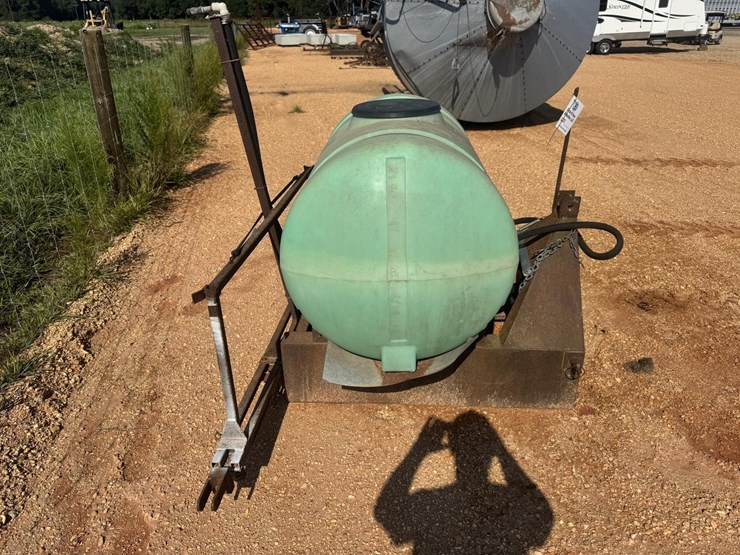 #8710-•-150-gallon-boomless-sprayer-image-2