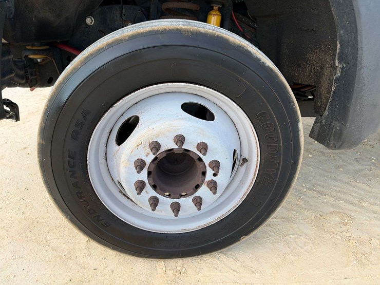2011-ford-f450-image-18