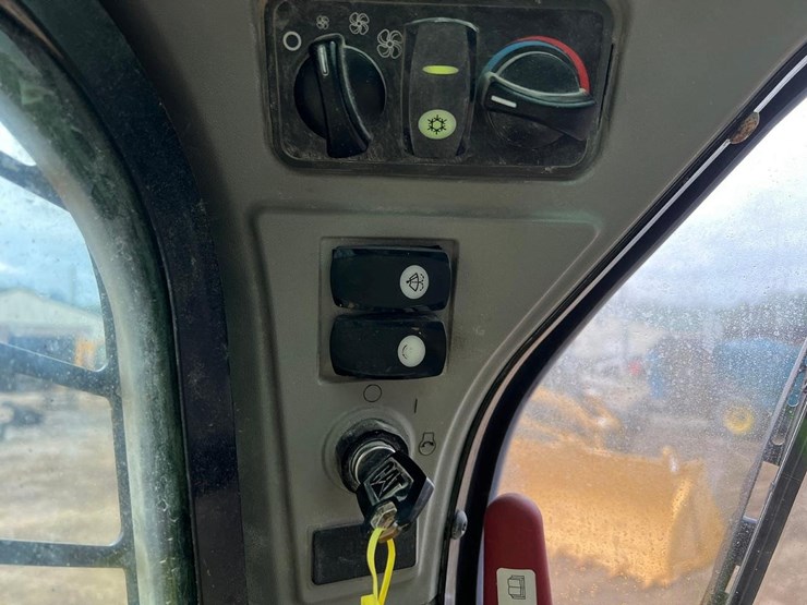 2017-caterpillar-259d-image-24