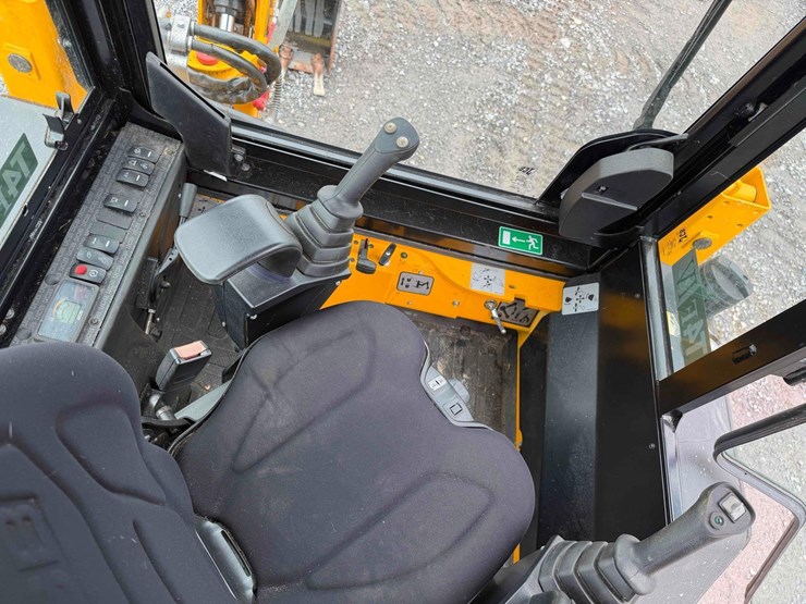 jcb-1cx-image-23