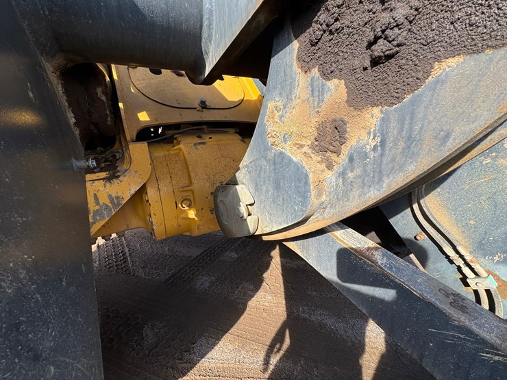 deere-744k-image-30