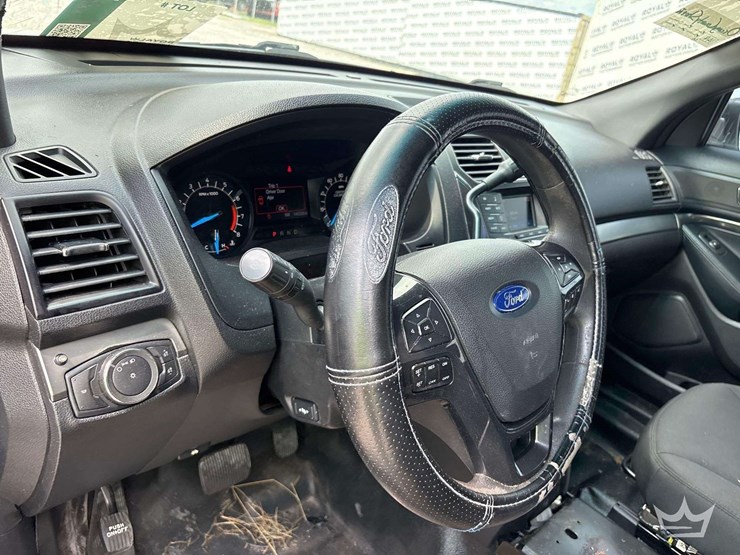 2016-ford-explorer-image-9