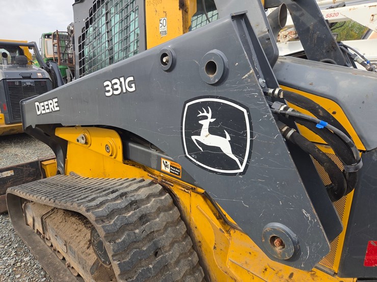 2020-deere-331g-image-19