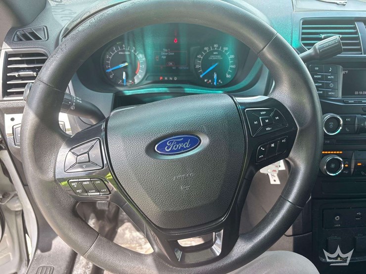 2016-ford-explorer-image-11