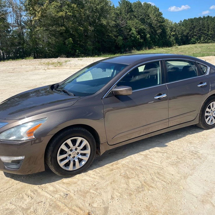 2015 Nissan Altima S 4 Door Sedan (149,037 Miles)