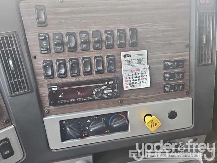 2019-freightliner-122sd-image-43