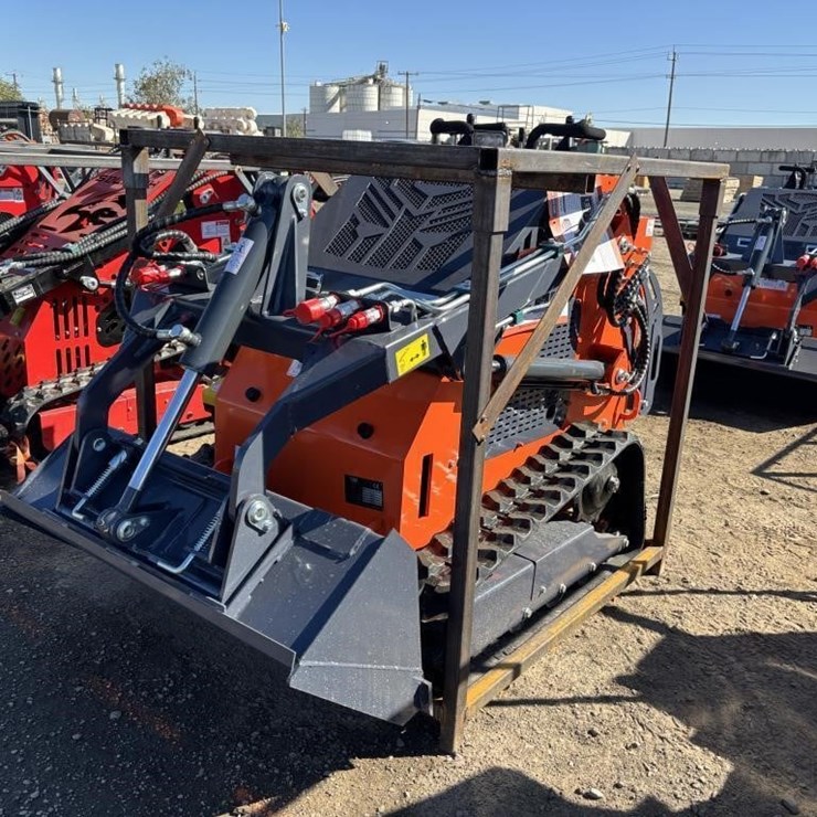 TPM T460 Skid Steer Track Loader