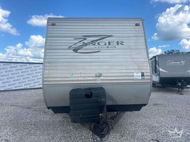 2014-28ft-crossroads-zinger-t/a-travel-trailer-image-24