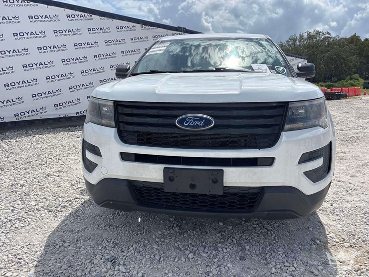 2018-ford-explorer-image-26