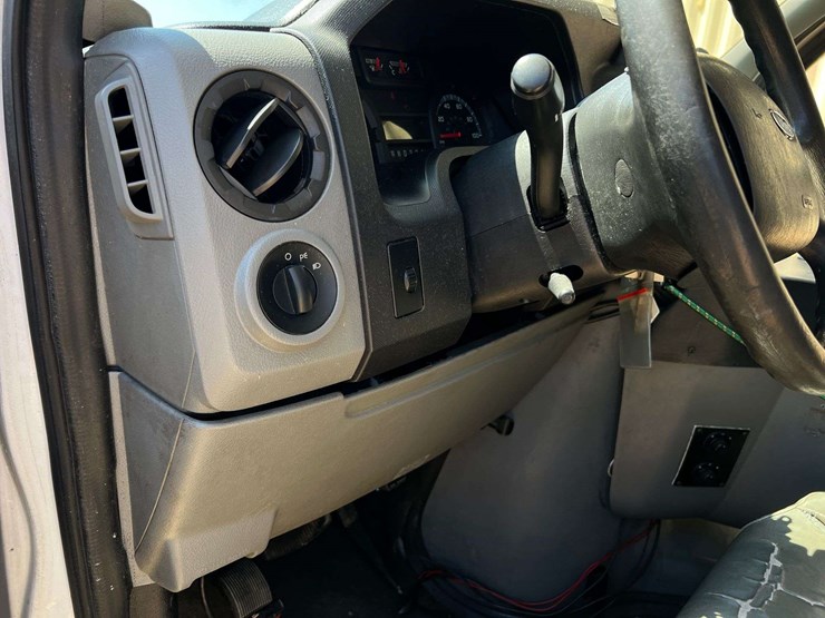 2011-ford-e350-image-11