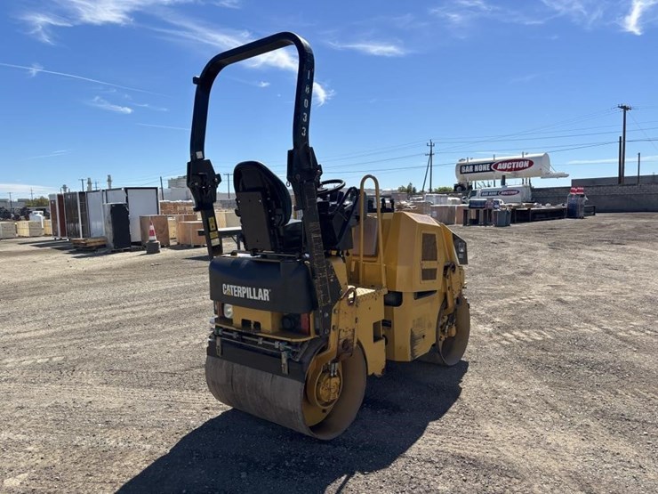 2013-caterpillar-cb22-image-3