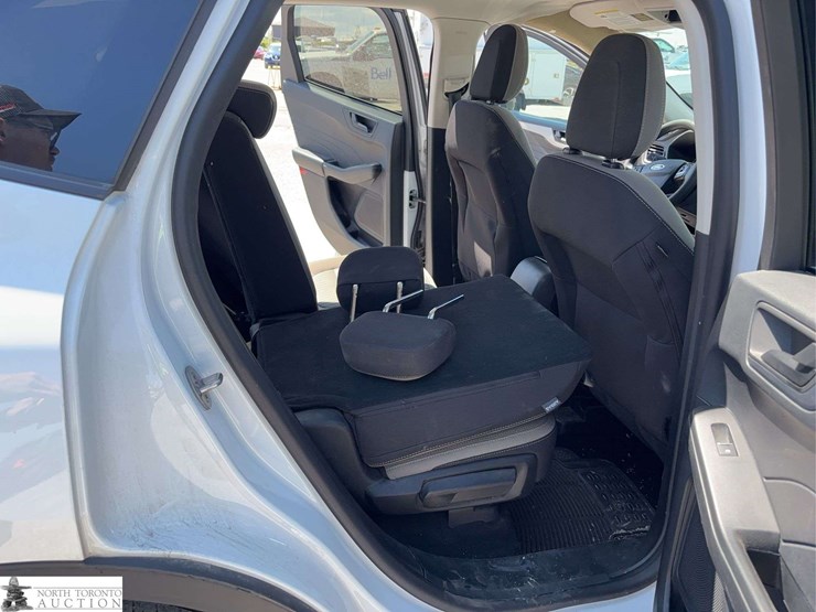 2022-ford-escape-image-17