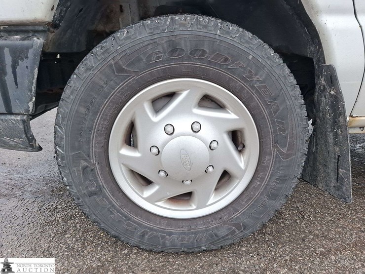 2012-ford-cargo-image-16
