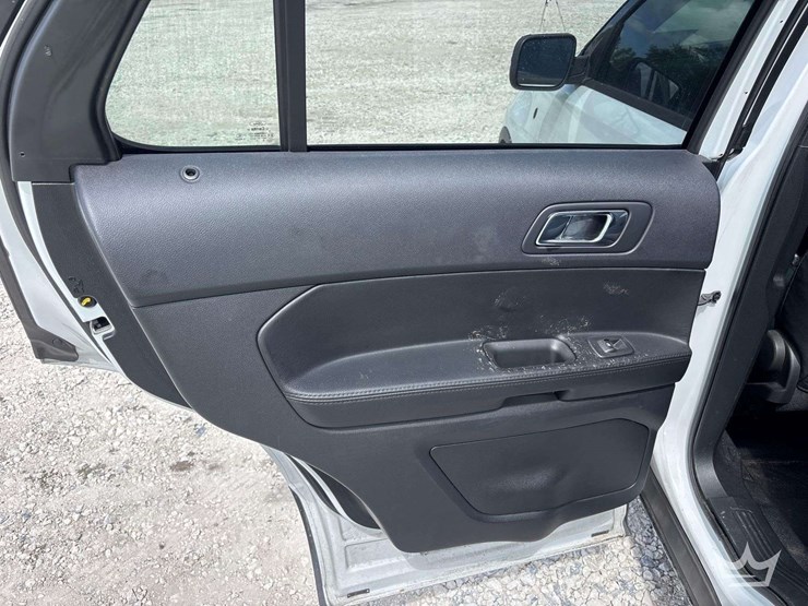 2018-ford-explorer-image-16