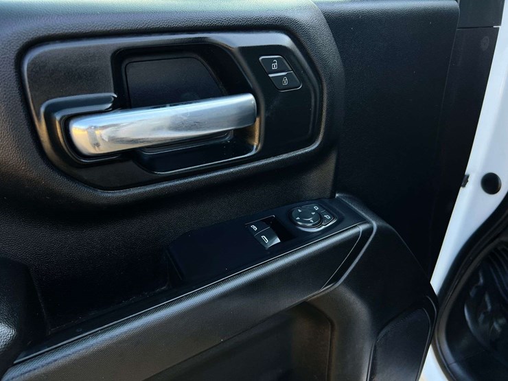 2021-chevrolet-3500hd-image-10
