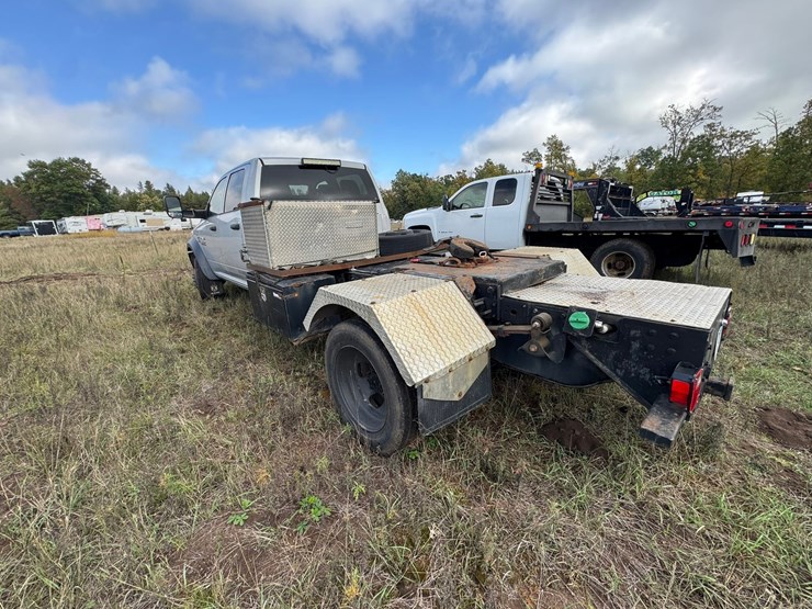 #1941-•-2017-ram-5500-cab-&-chassis-image-3