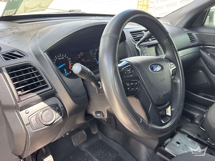 2016-ford-explorer-image-10