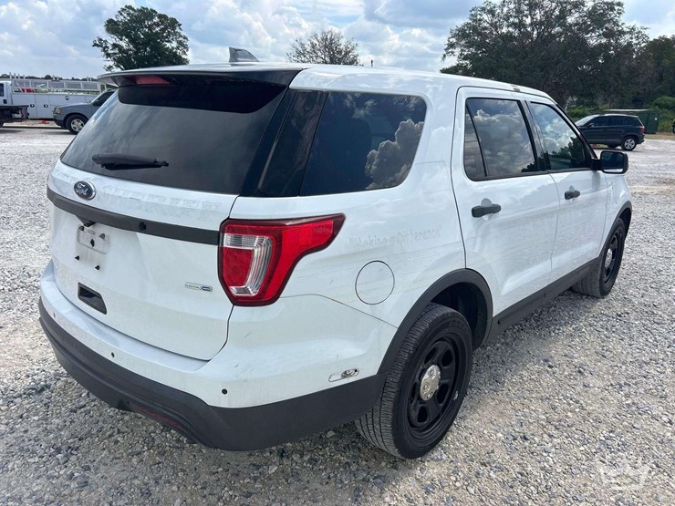 2017-ford-explorer-image-3