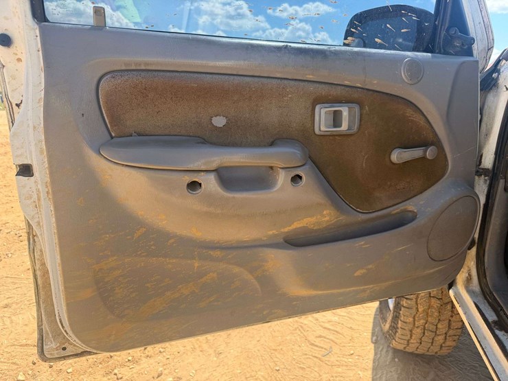 2002-toyota-tacoma-image-15