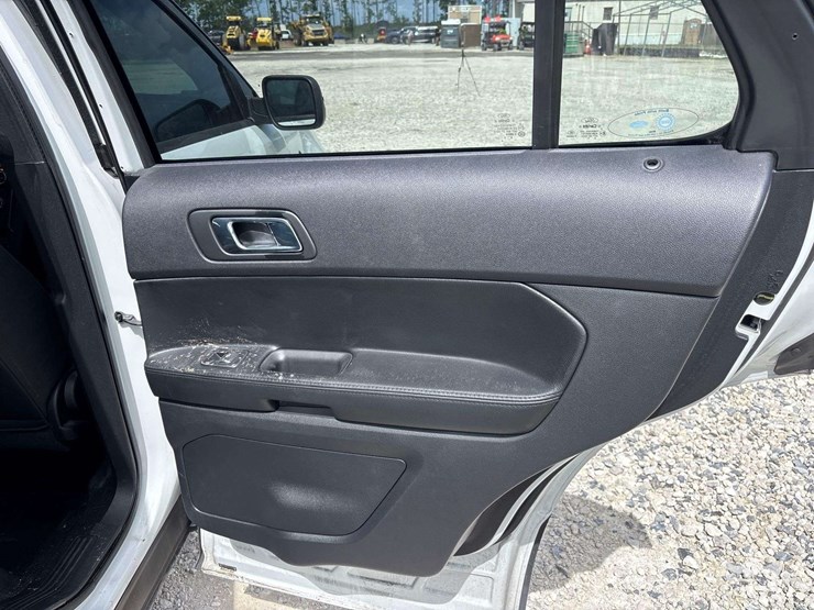 2018-ford-explorer-image-19