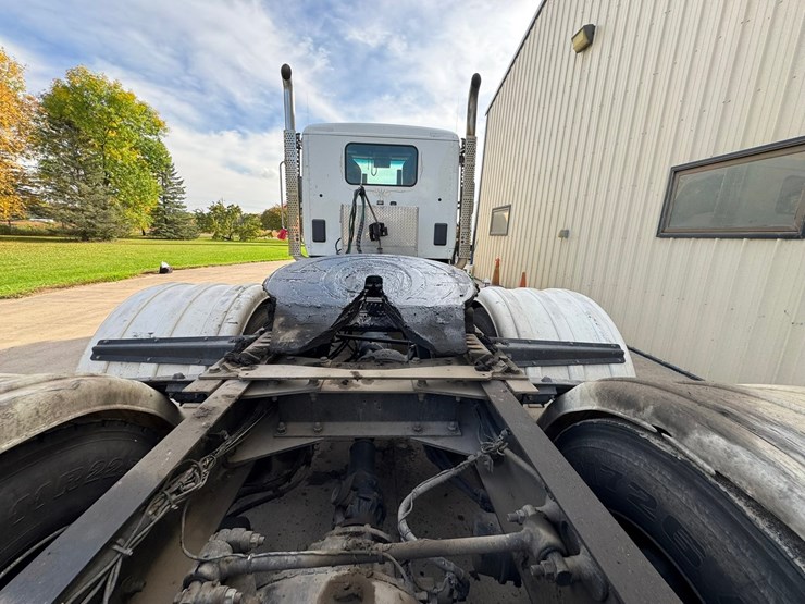 2022-kenworth-t680-image-21