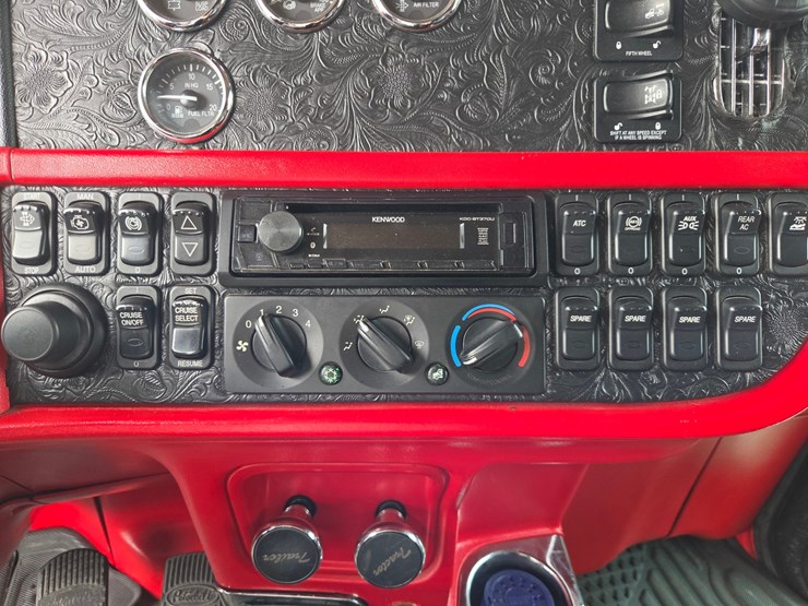 #1408-•-2014-peterbilt-388-sleeper-cab-truck-tractor-image-65