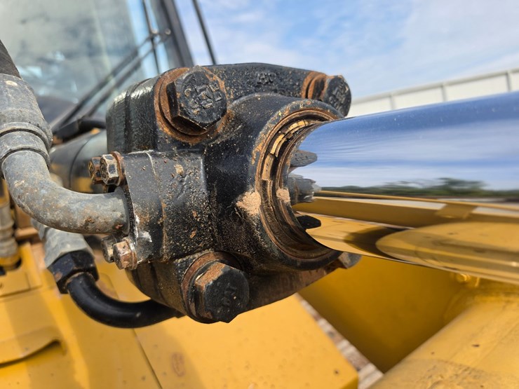 2007-caterpillar-953d-image-92