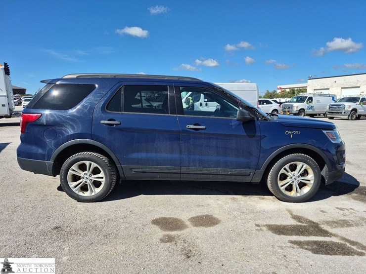 2017-ford-explorer-image-4