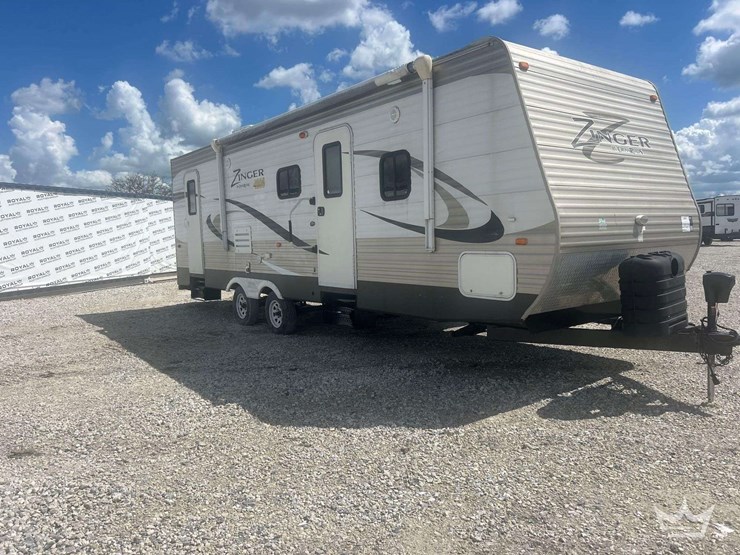 2014-28ft-crossroads-zinger-t/a-travel-trailer-image-3