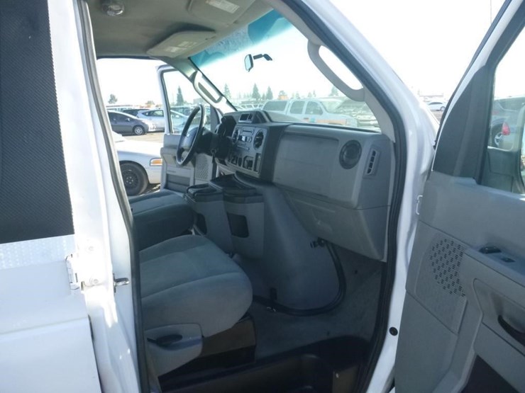 2014-ford-econoline-350-image-6