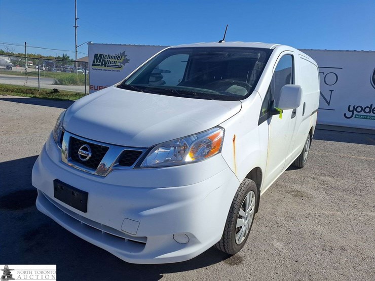 2017-nissan-nv200-image-1