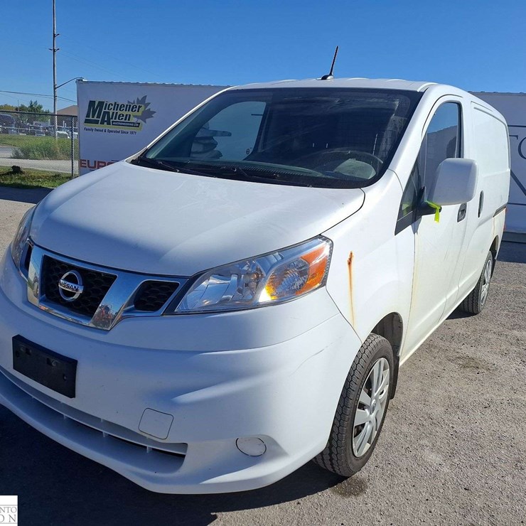 2017 NISSAN NV200
