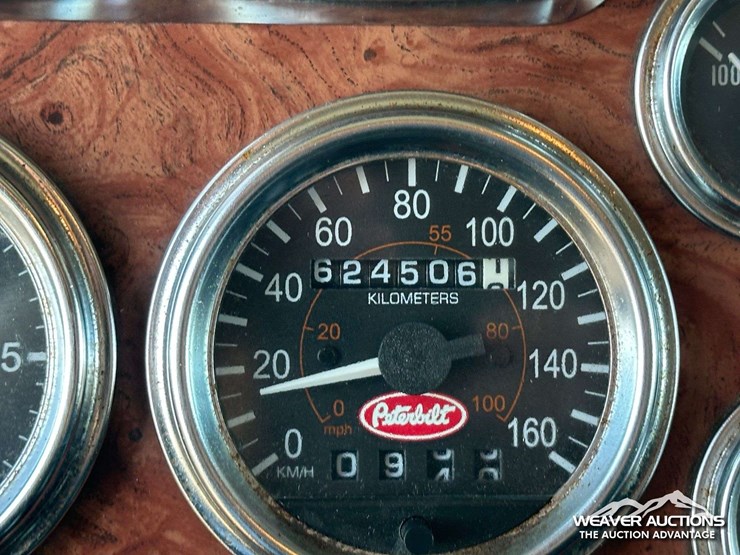 peterbilt-378-image-14