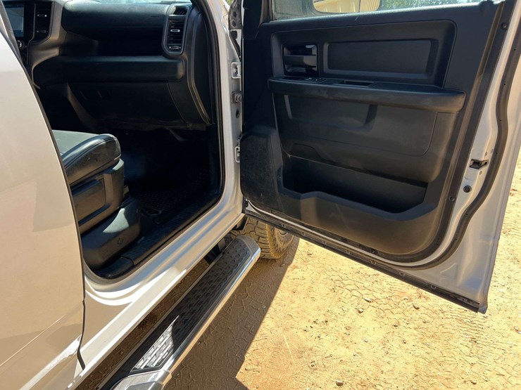 2022-dodge-2500-image-33