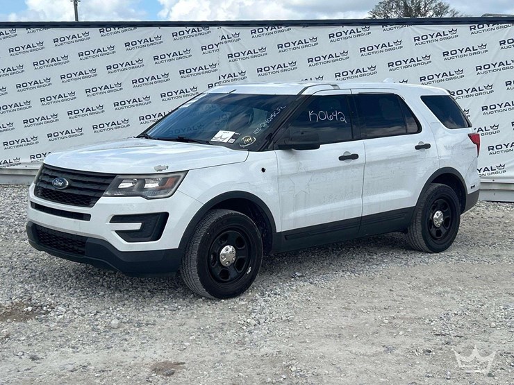 2016-ford-explorer-image-1