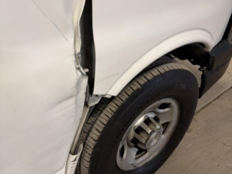 2011-chevrolet-express-2500-image-14