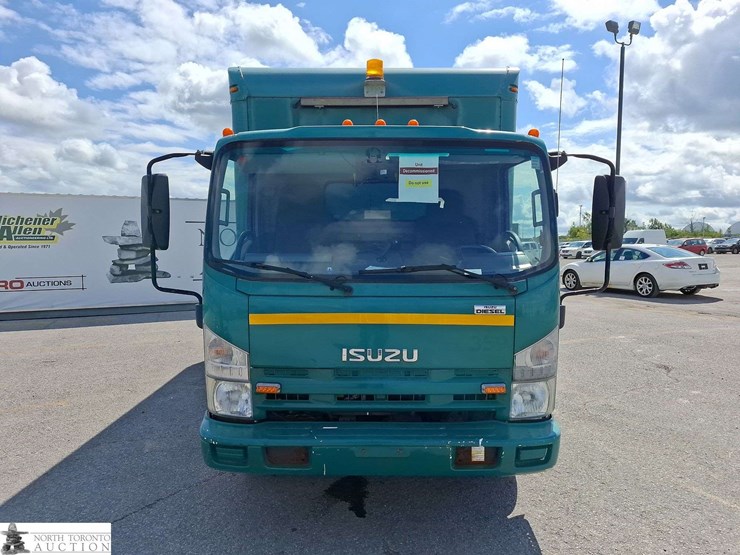 2014-isuzu-nqr-image-2