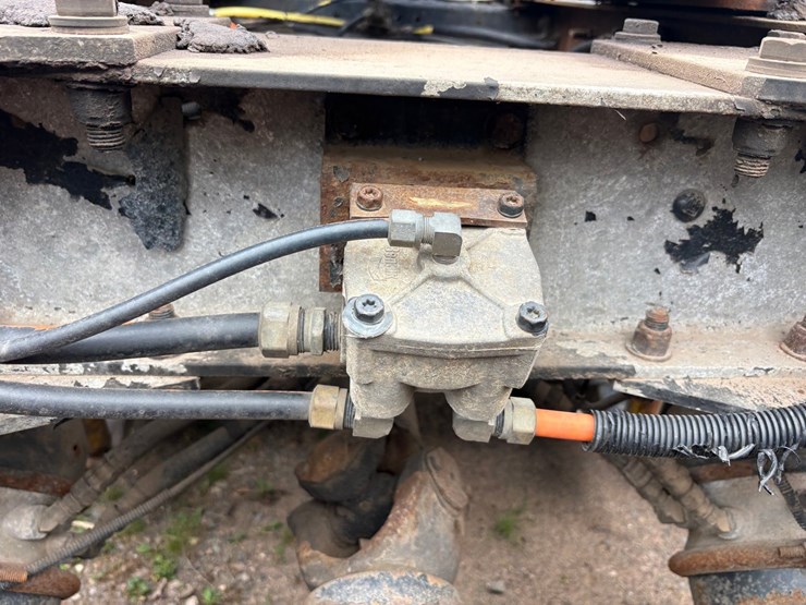 2009-caterpillar-c13-image-72