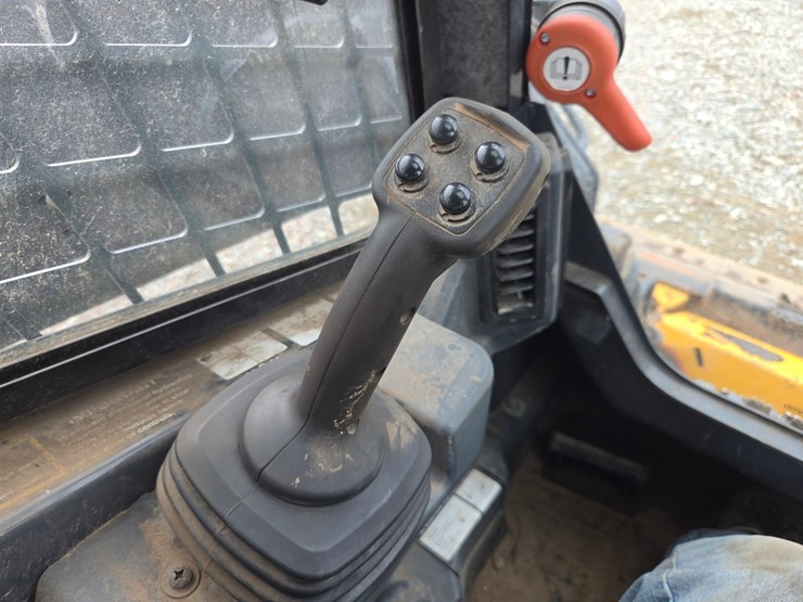 2018-deere-333g-image-40