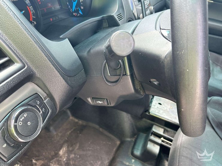 2016-ford-explorer-image-15