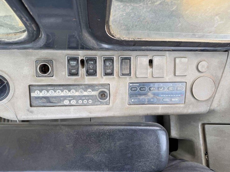 komatsu-pc220-lc-6-image-24