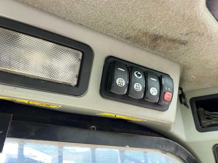 2015-caterpillar-289d-image-19
